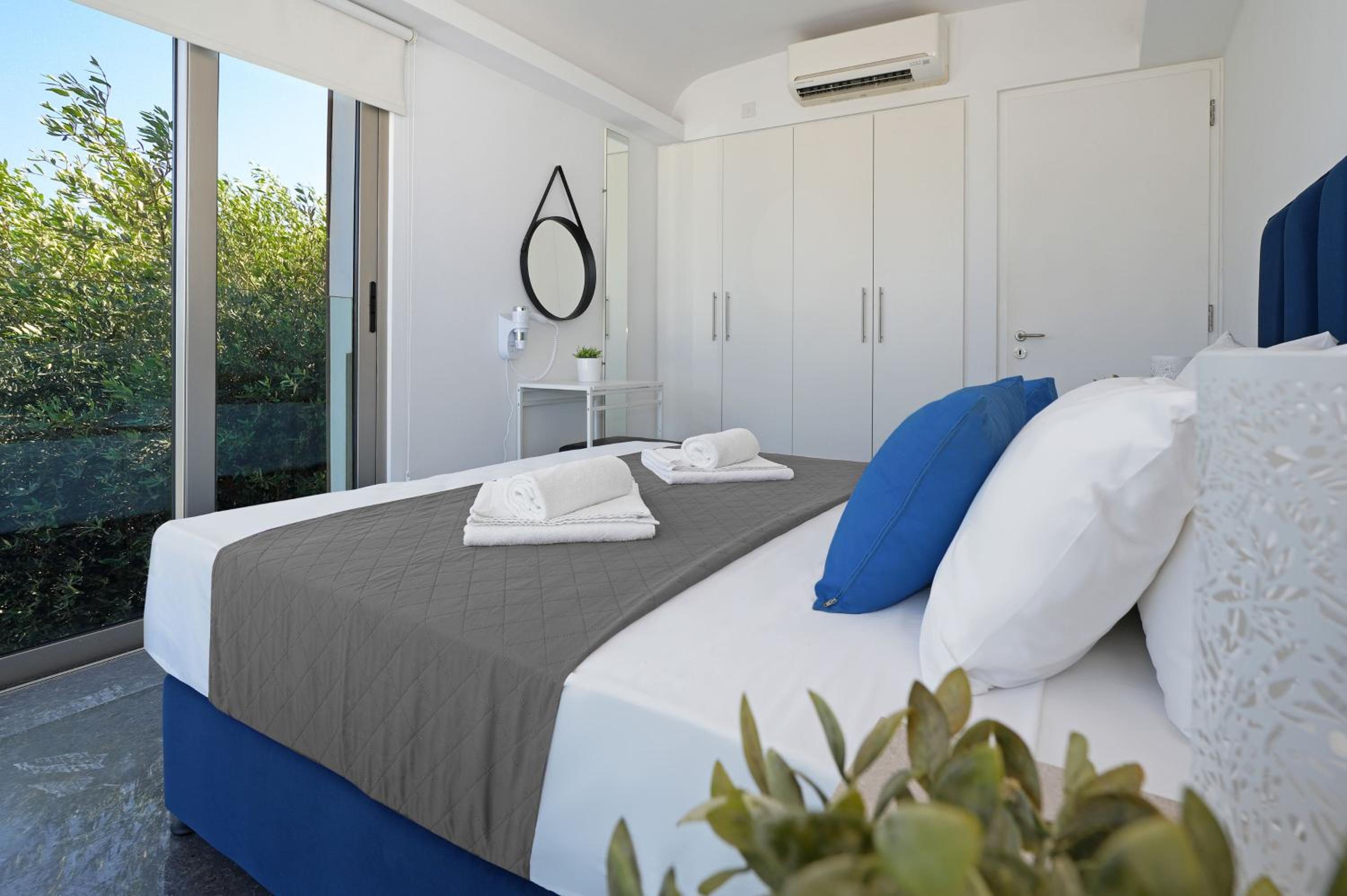Jenny - Beachfront Apartment