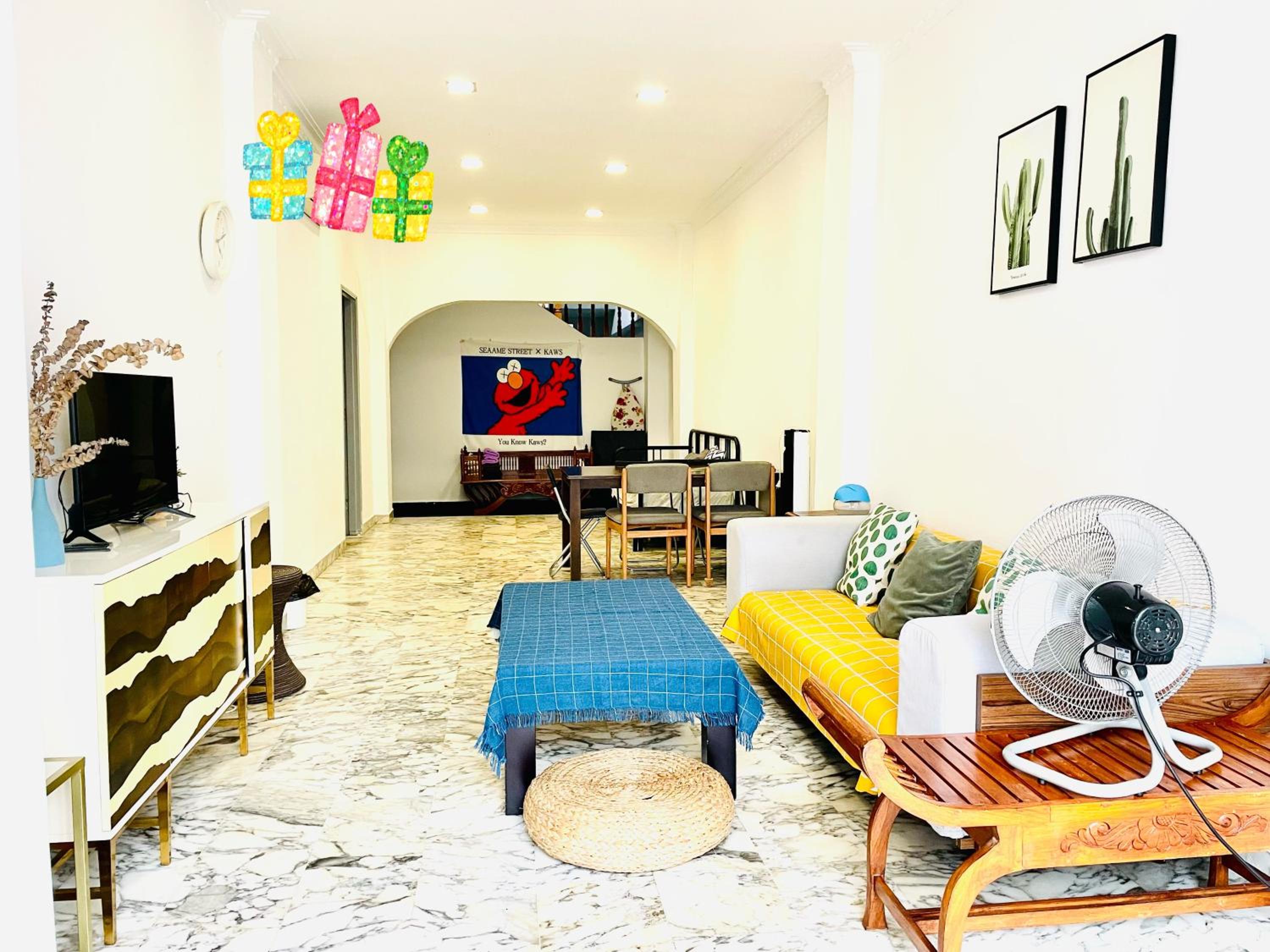 Convenient Rare house in central city