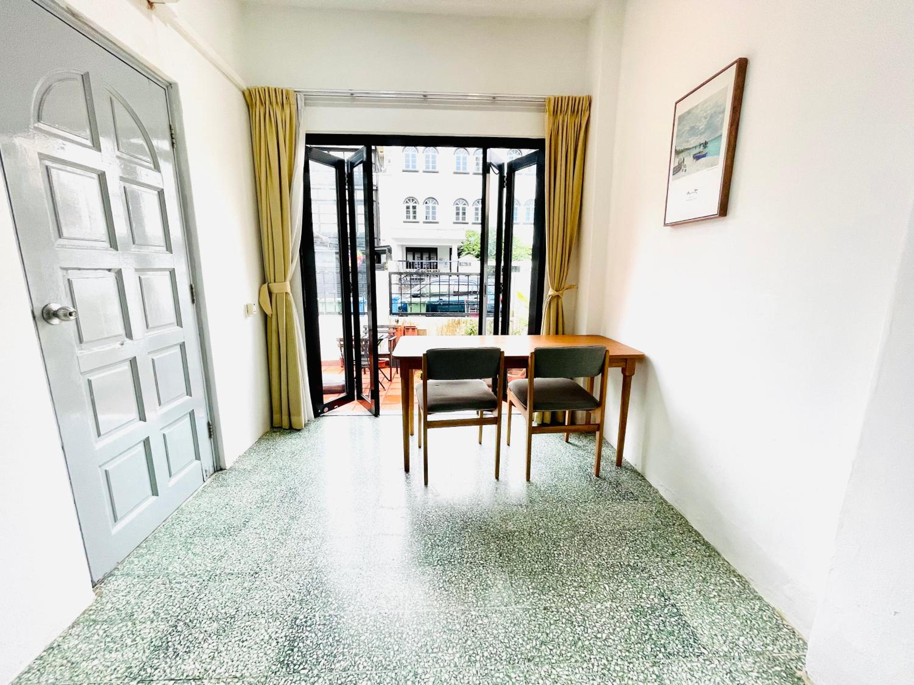 Convenient Rare house in central city