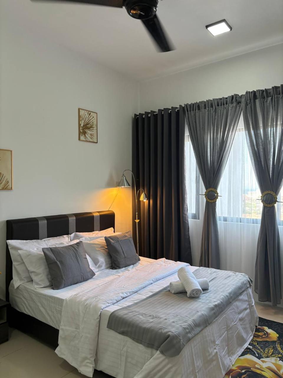 Icon Residence Premium Condo photo 1