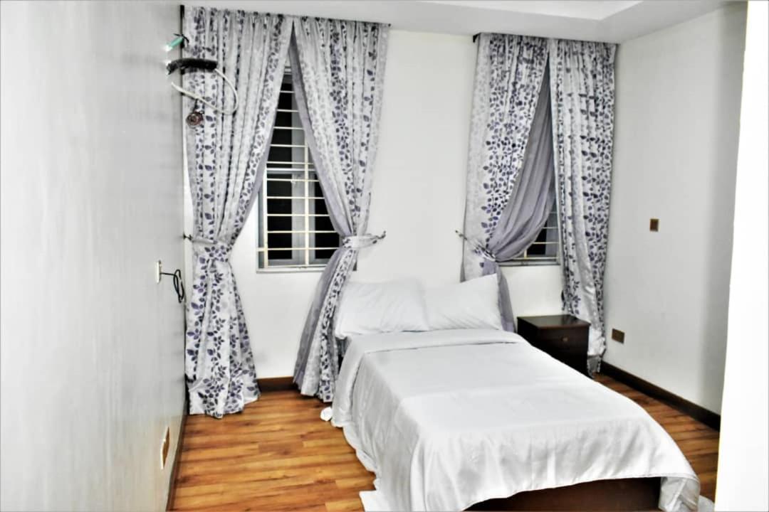 Beautiful 2 Bedroom Town House view 3