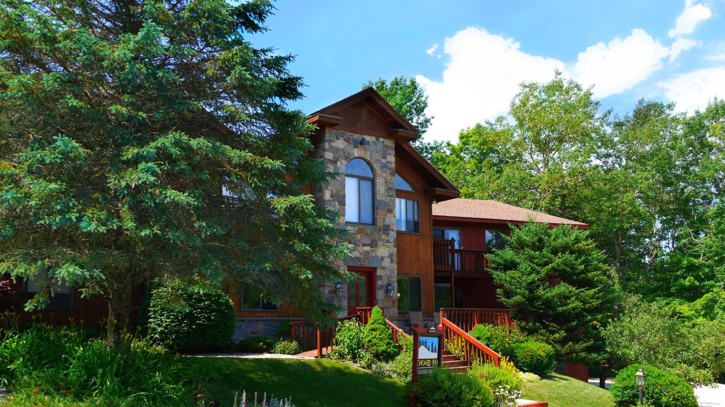 Hotel The Snowed Inn - Image 1