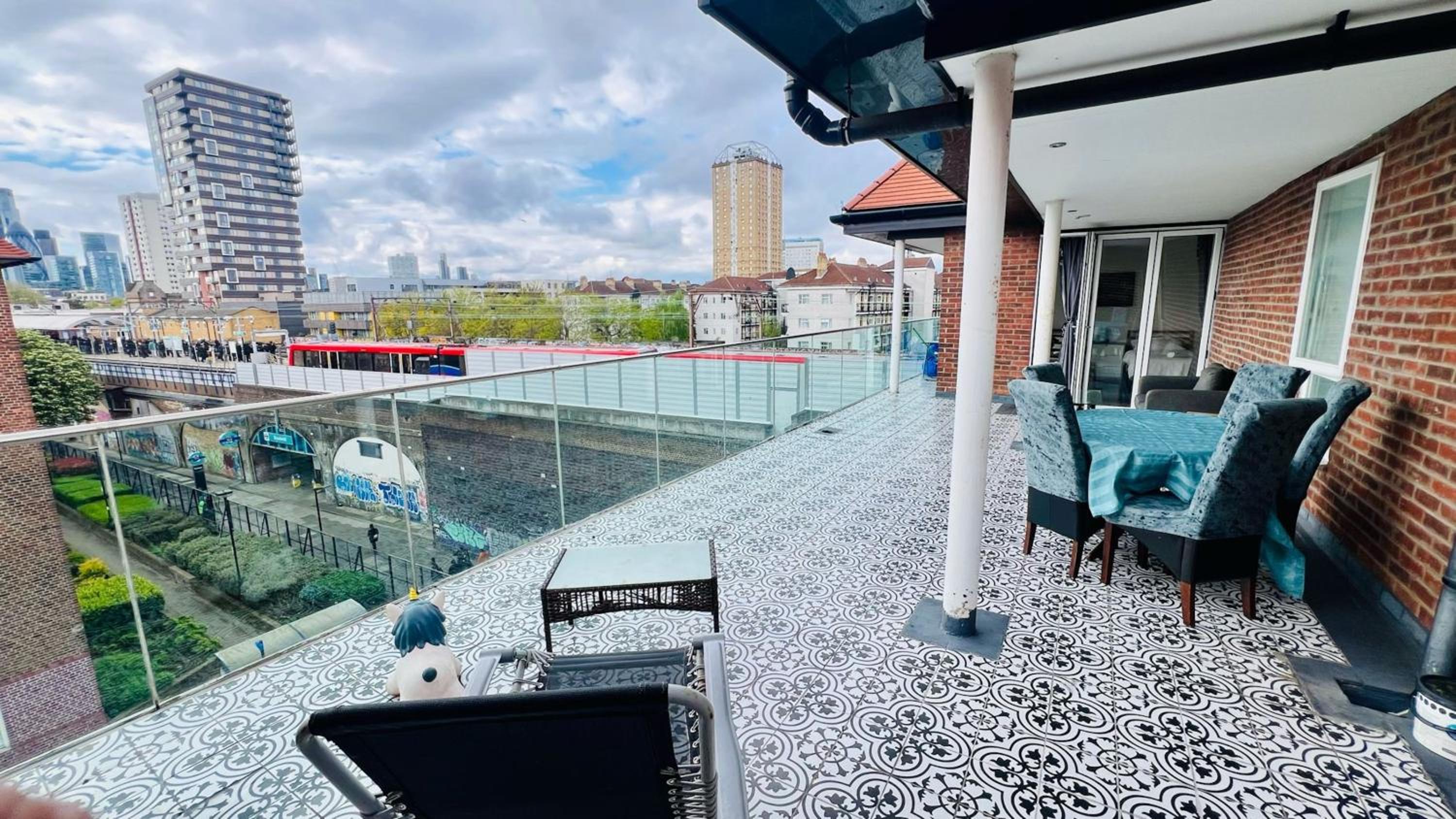 City view Sunset Luxurious Apartment in London Zone-1 Including one Family twin Room with its Own Stunning Private Terrace