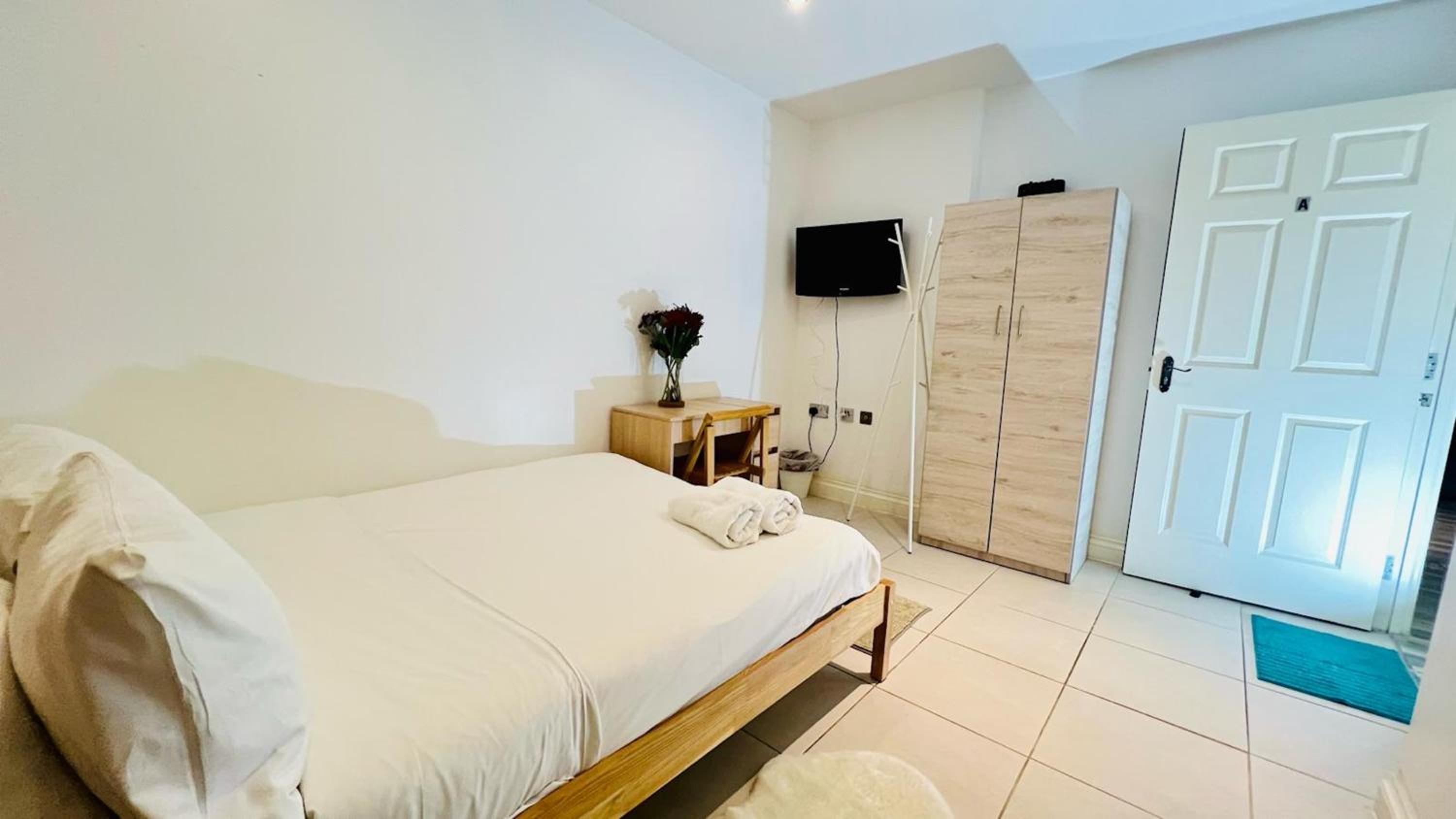 City view Sunset Luxurious Apartment in London Zone-1 Including one Family twin Room with its Own Stunning Private Terrace