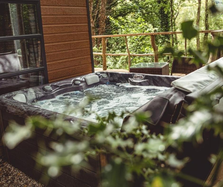 Herons Lake Retreat Hot Tub Lodges