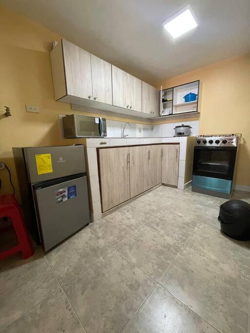 Apartamento frente a la policía