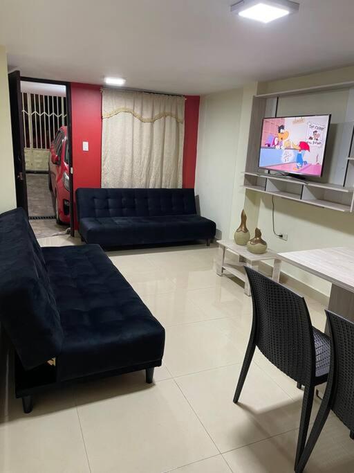 Apartamento frente a la policía