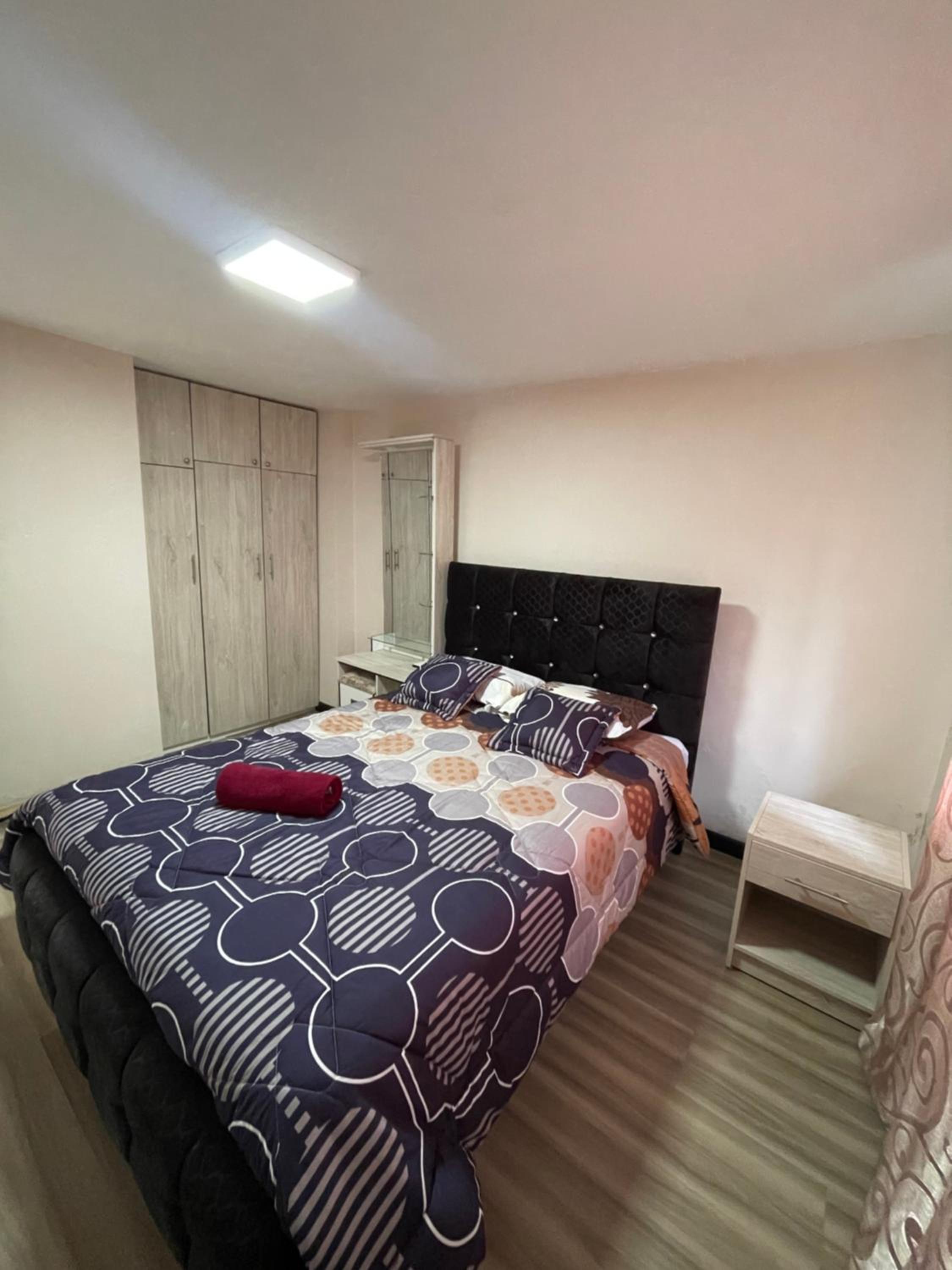 Apartamento frente a la policía