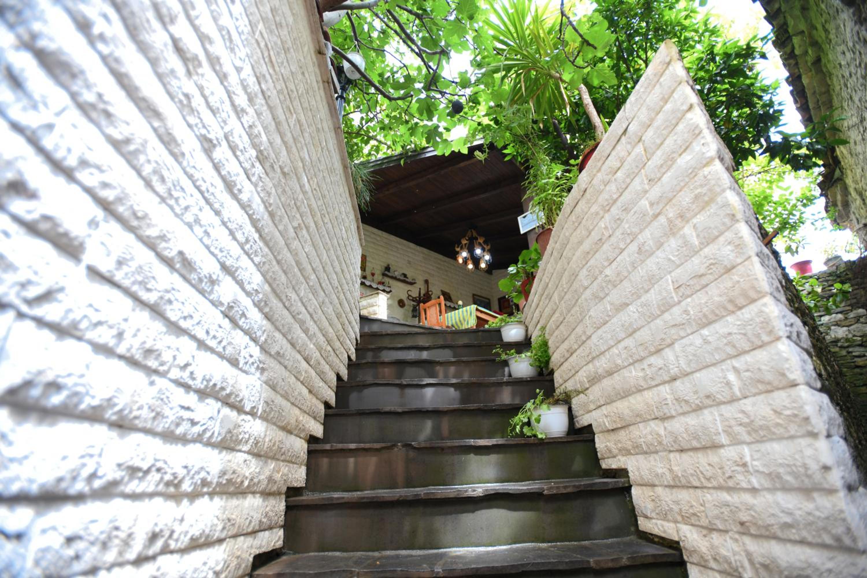 Guesthouse Alvaro Kadiu