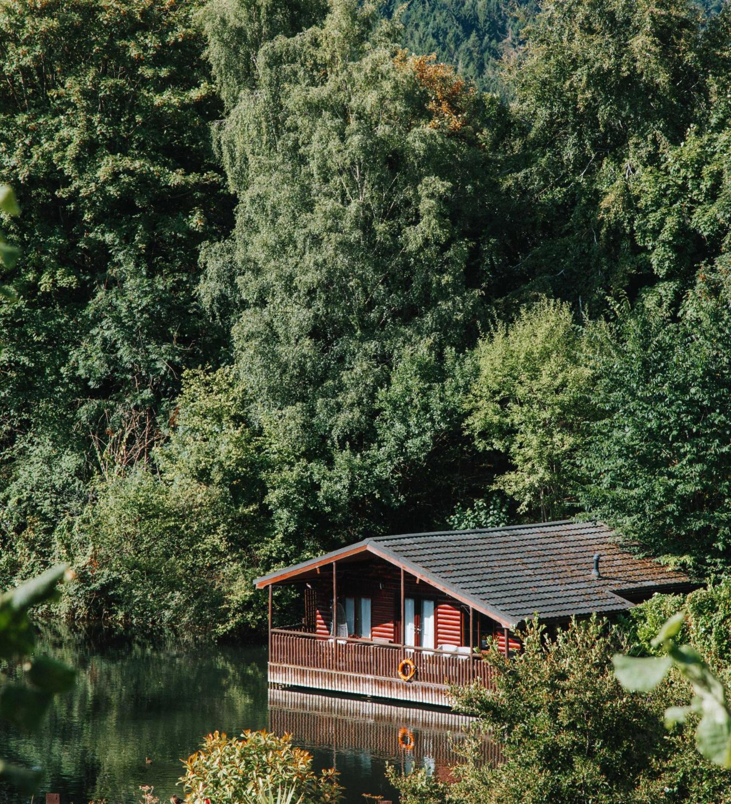 Herons Lake Retreat Hot Tub Lodges
