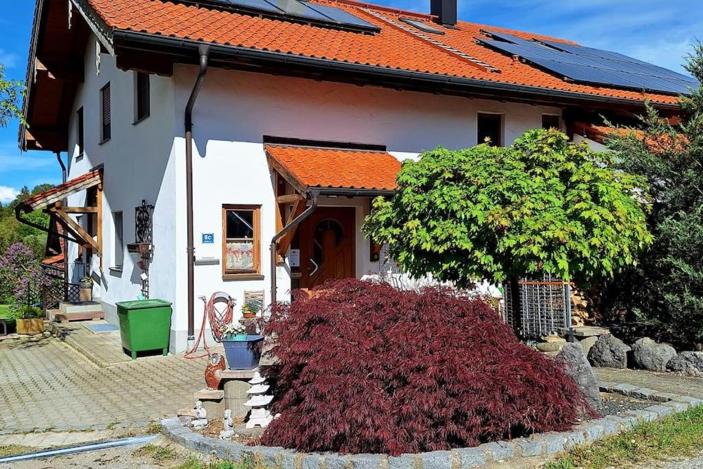 Ruhige Ferienwohnung Nussbaum mit kostenlosem Parkplatz ideal für Monteure, Geschäftsreisende, Paare & Durchreisende