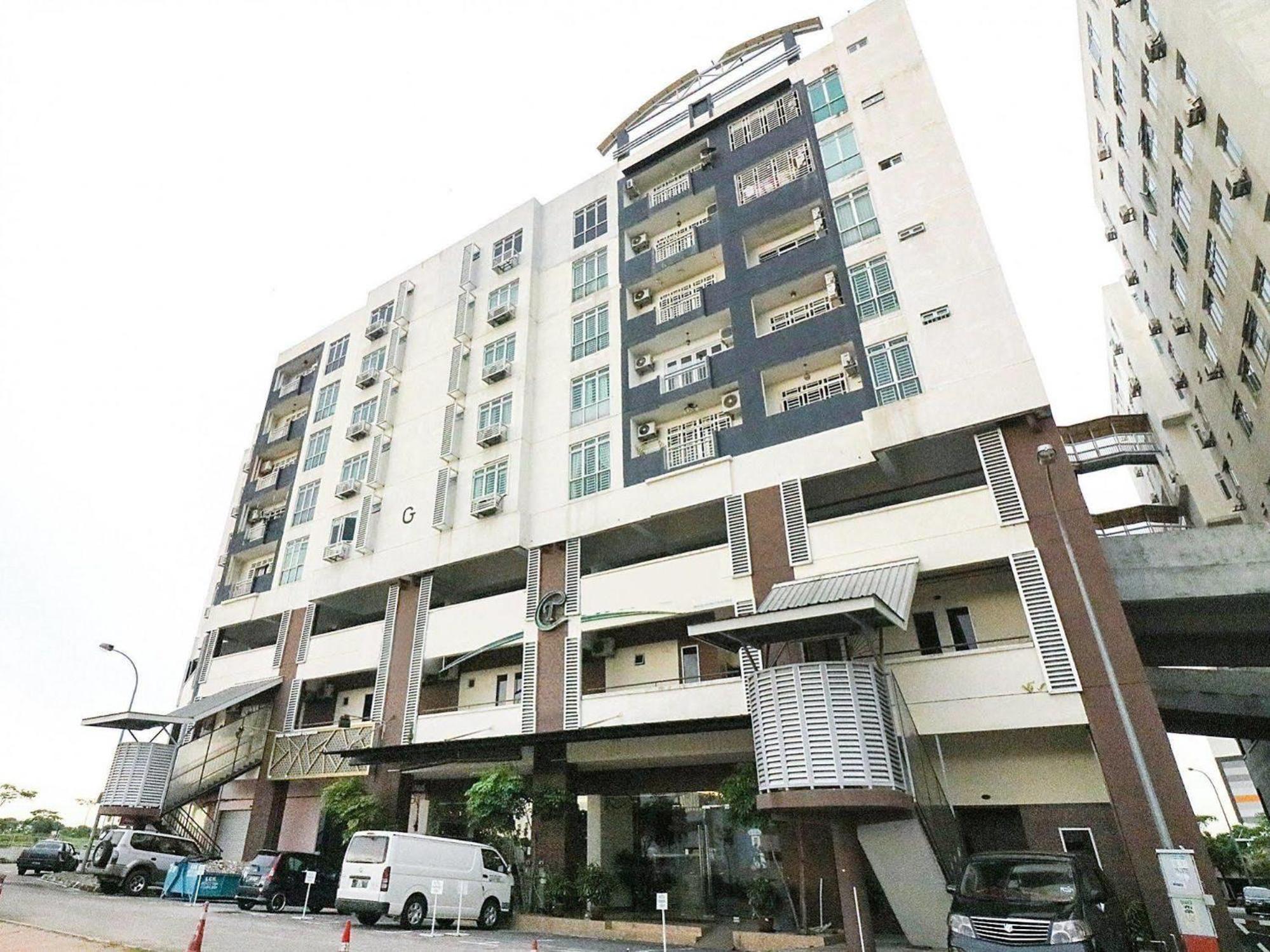 Tebrau City Residence,Warm Suite by Antlerzone