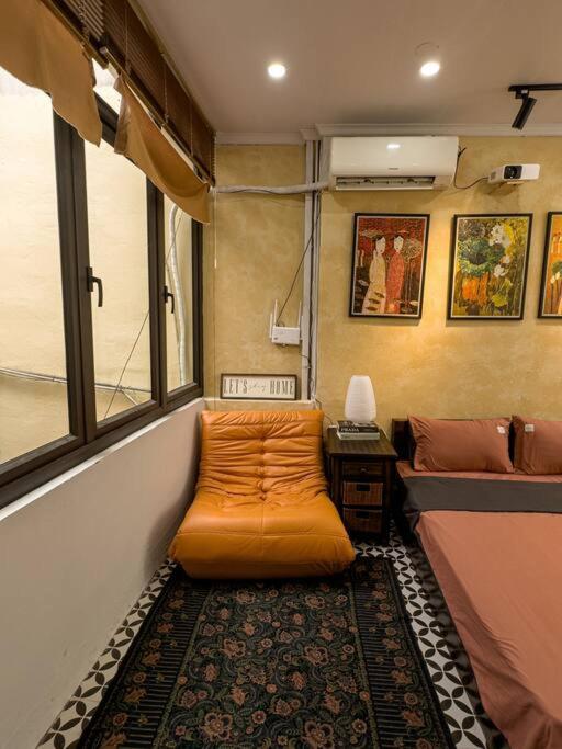 Unique Flat in Old Quarter, Big Window, Sunset View