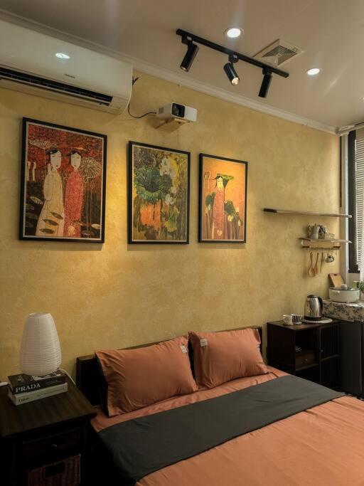 Unique Flat in Old Quarter, Big Window, Sunset View