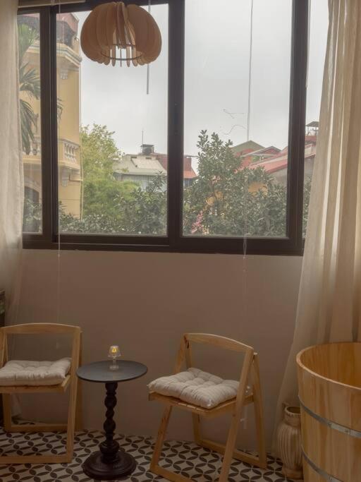 Unique Flat in Old Quarter, Big Window, Sunset View