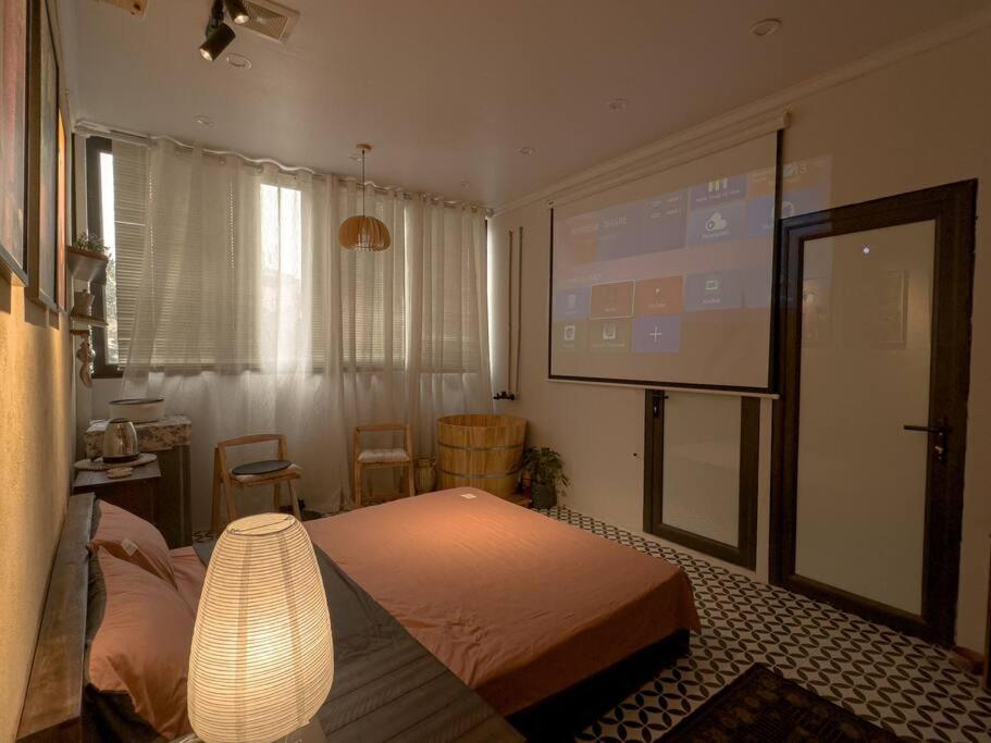 Unique Flat in Old Quarter, Big Window, Sunset View