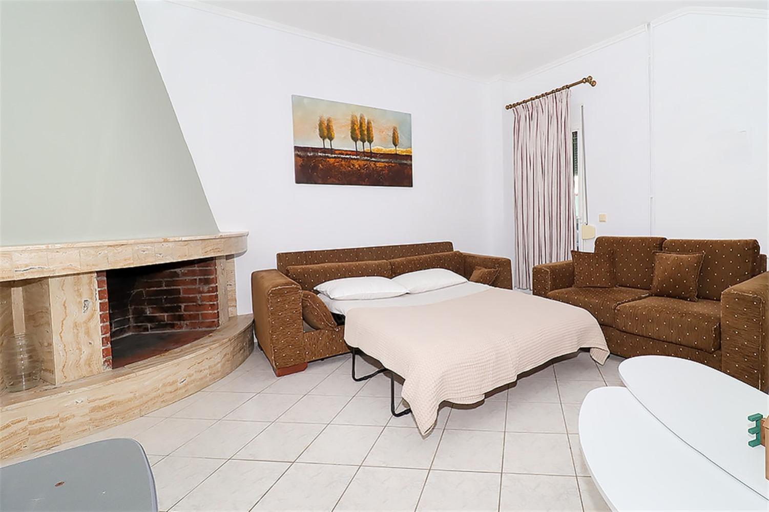 Victoria House Pefkohori 3 bedrooms 12 guests view 3