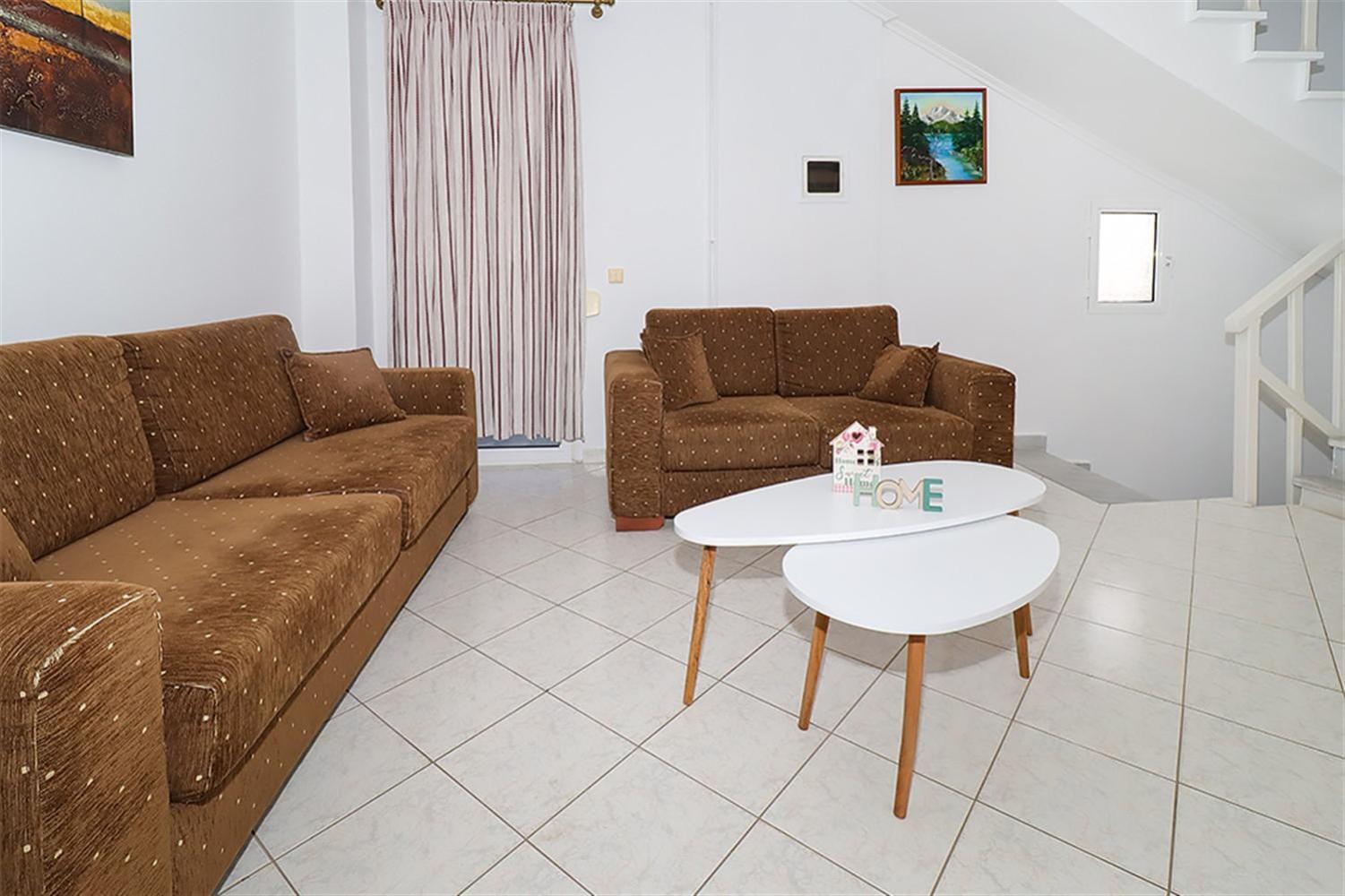 Victoria House Pefkohori 3 bedrooms 12 guests view 2