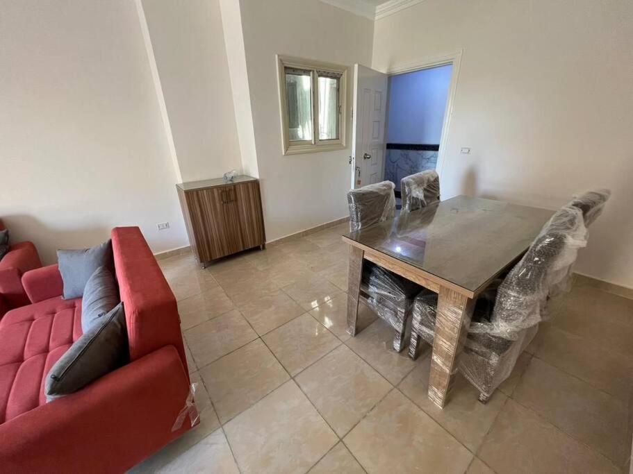 Sunny 3-Bedroom Apartment - Families Only view 3