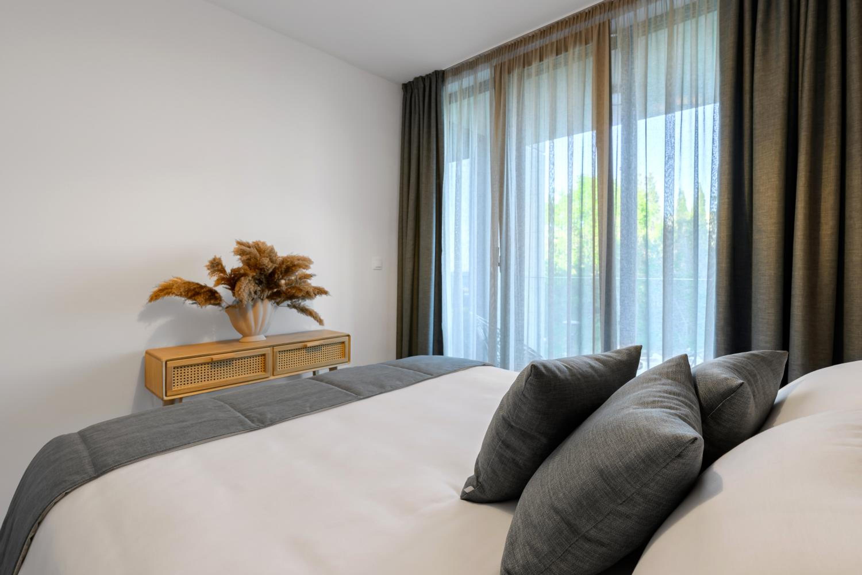 Boho Sea View One-bedroom Pool & SPA apartment