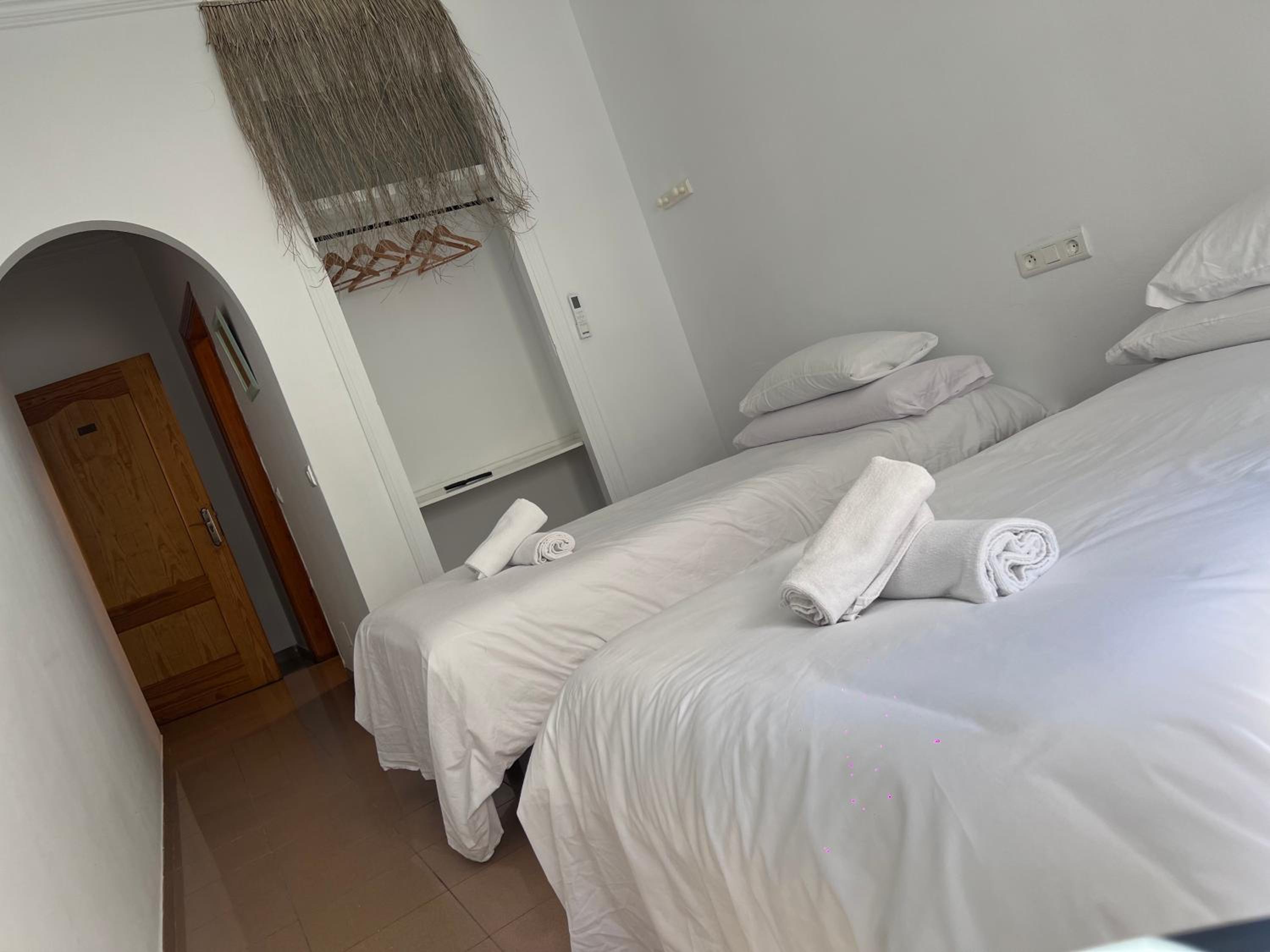 Naim Guest House Nerja