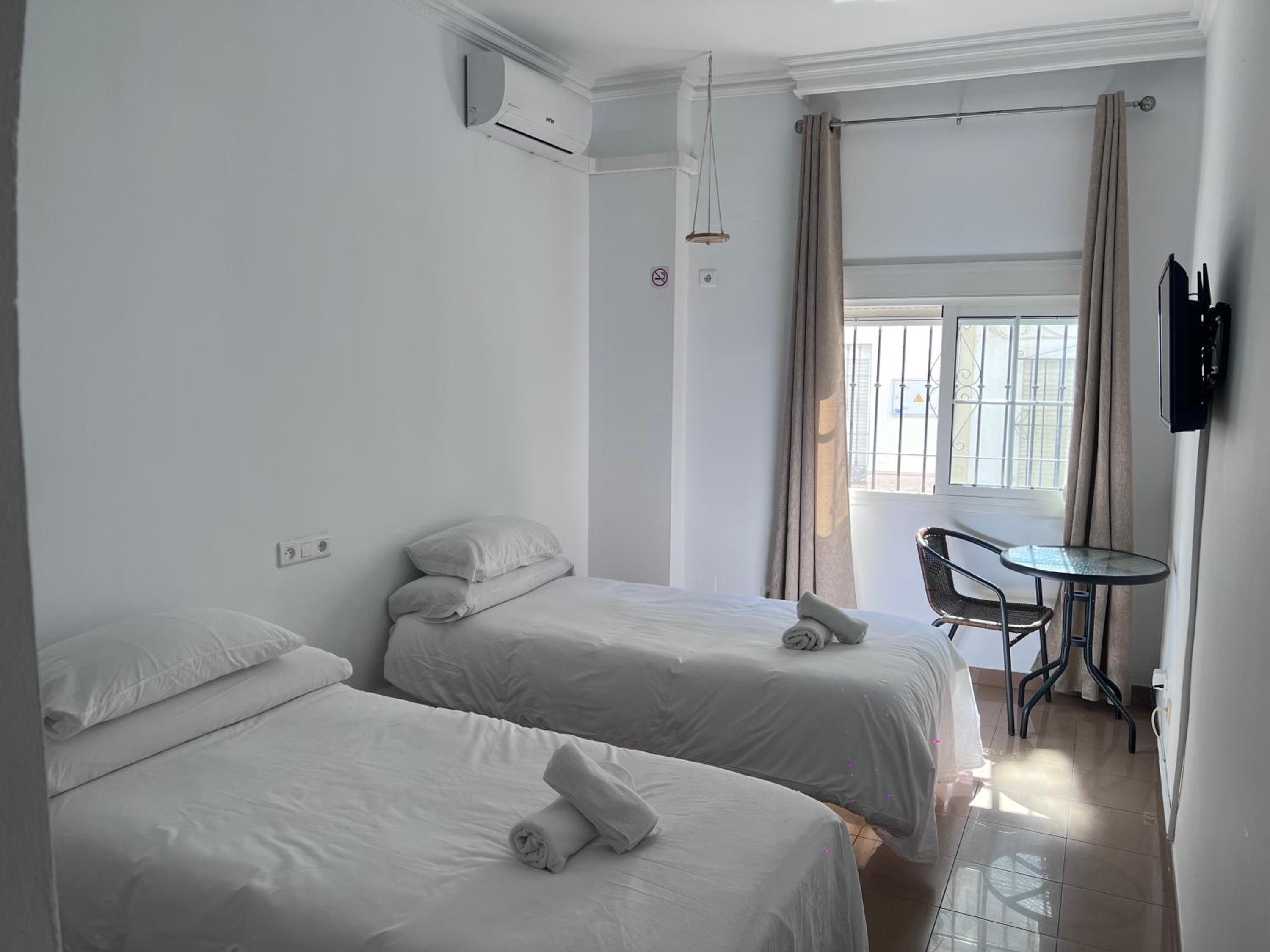 Naim Guest House Nerja