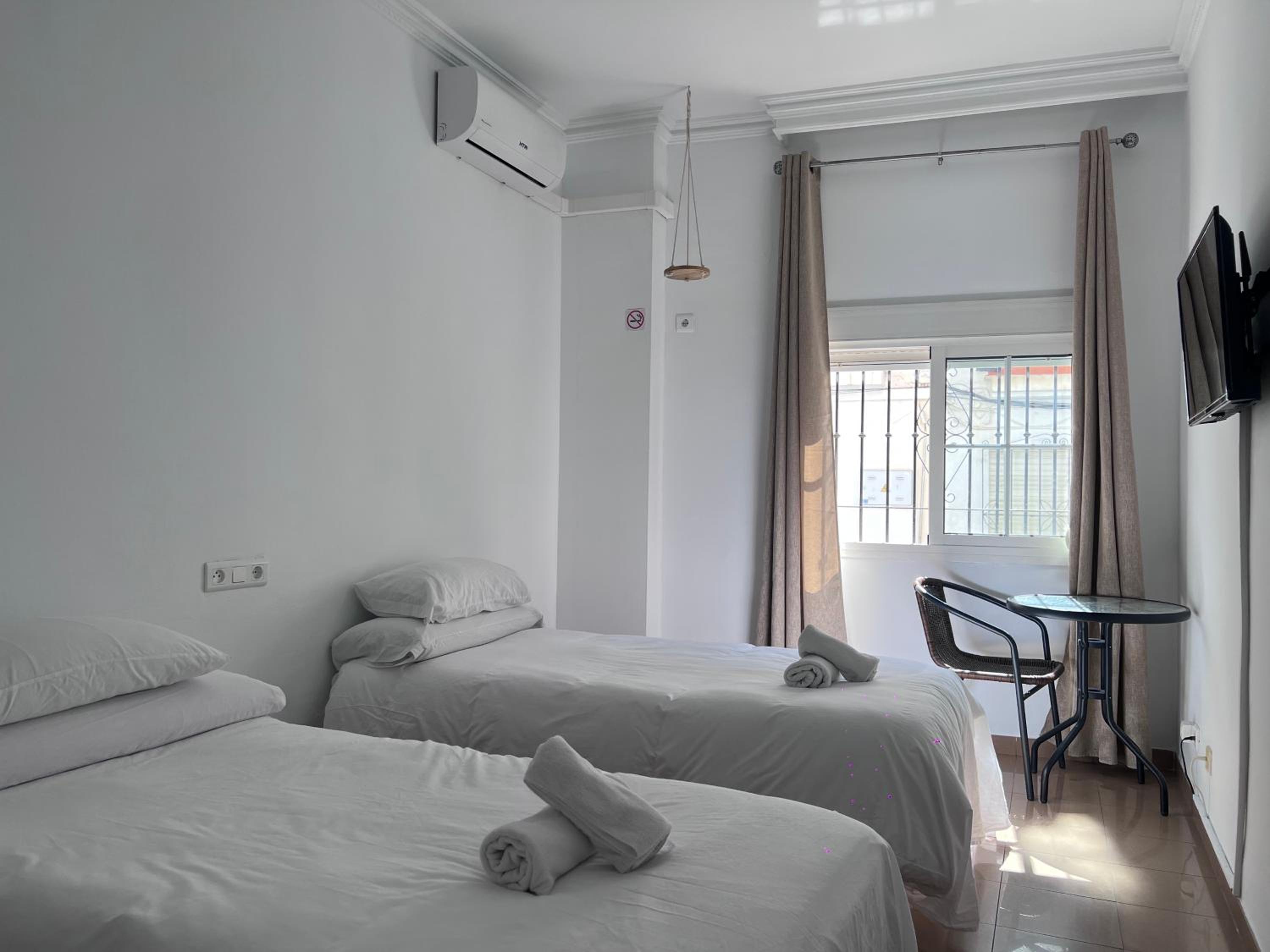 Naim Guest House Nerja