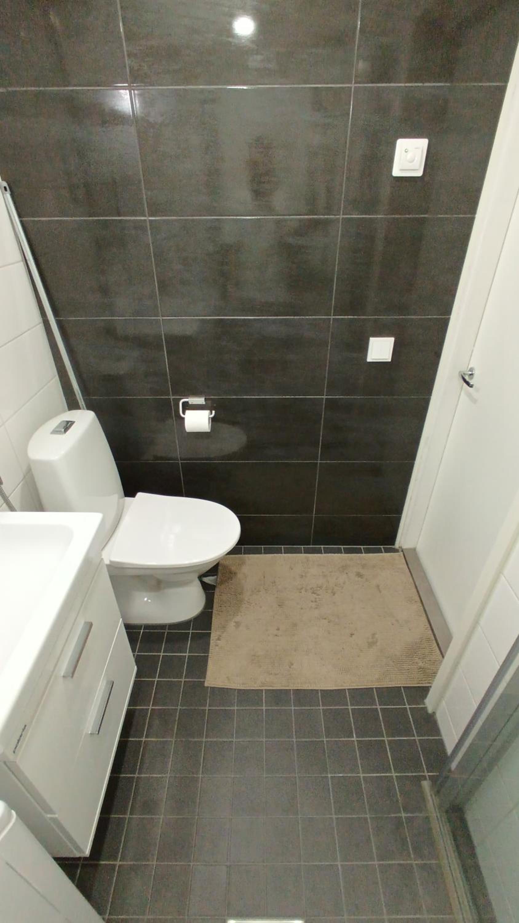 Modern Central Flat- Arrive Late, Leave Late