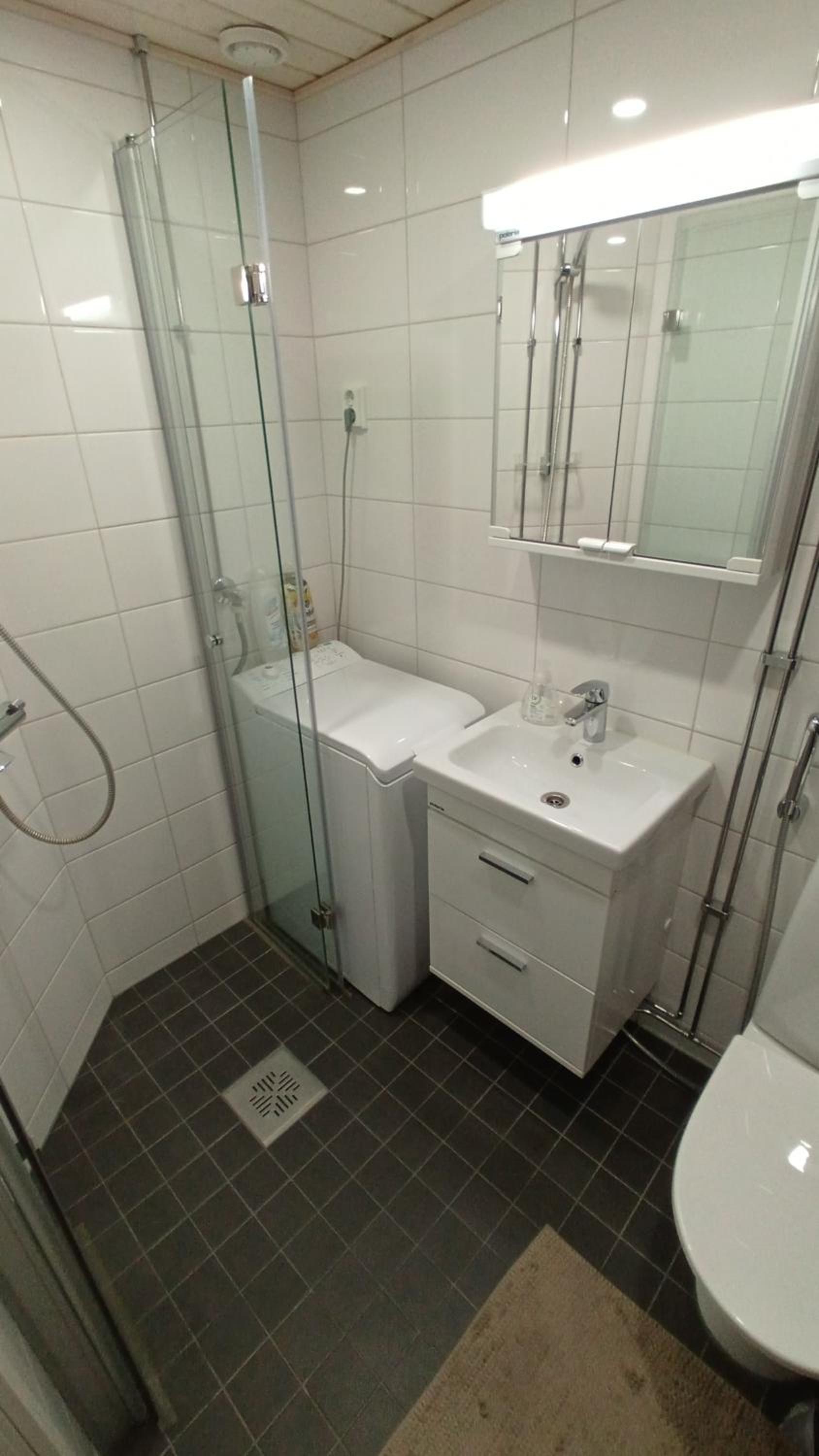 Modern Central Flat- Arrive Late, Leave Late