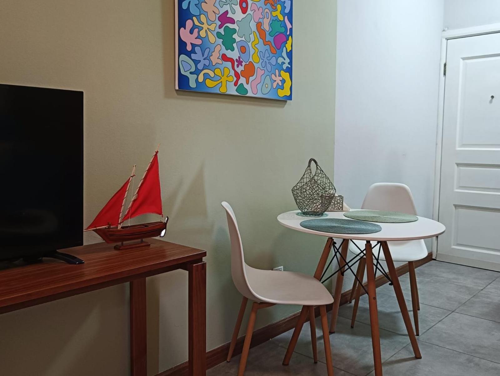 Newly Renovated Studio Apartment with Rooftop Pool, Few Steps to the Beach view 5