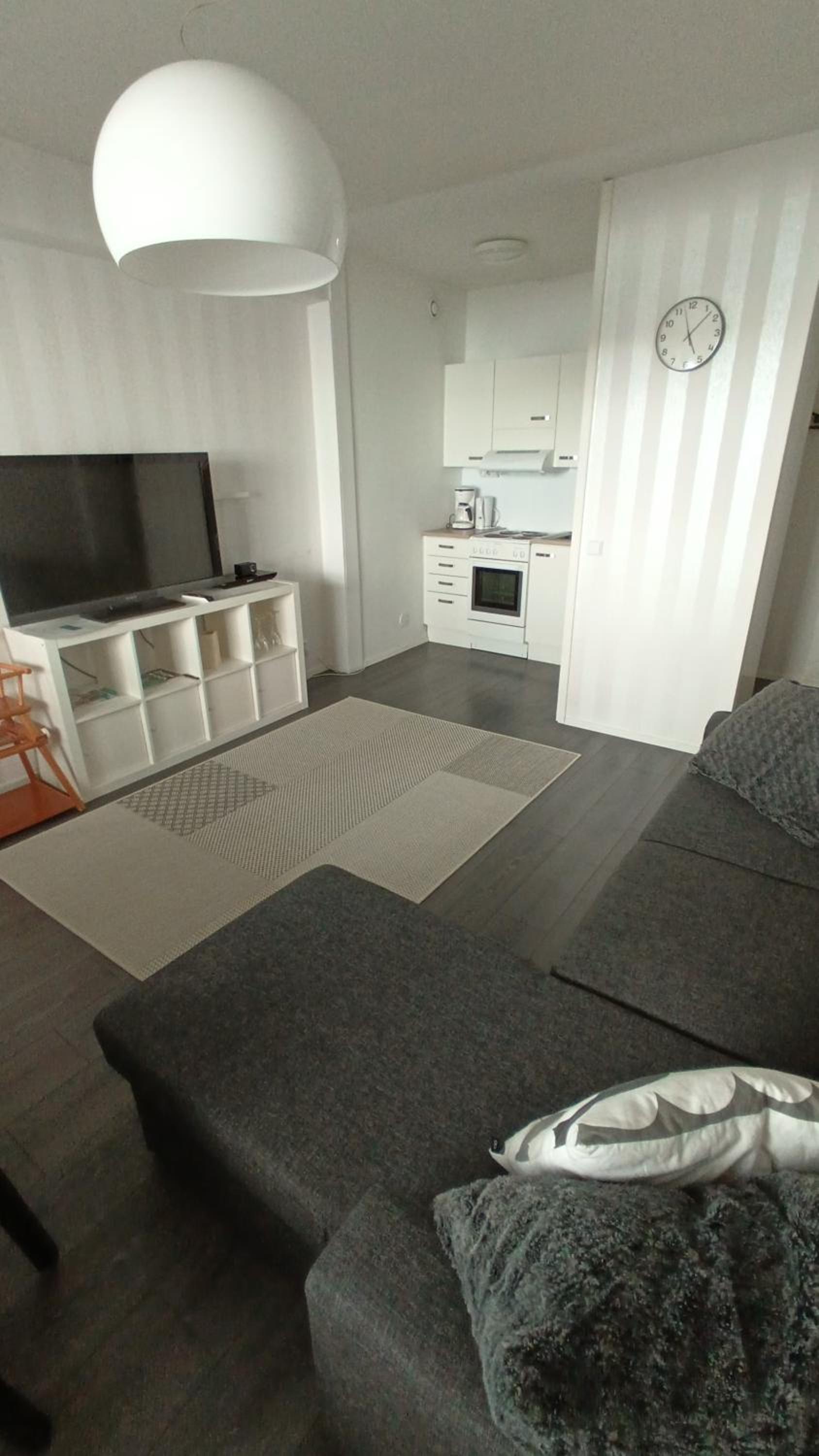 Modern Central Flat- Arrive Late, Leave Late