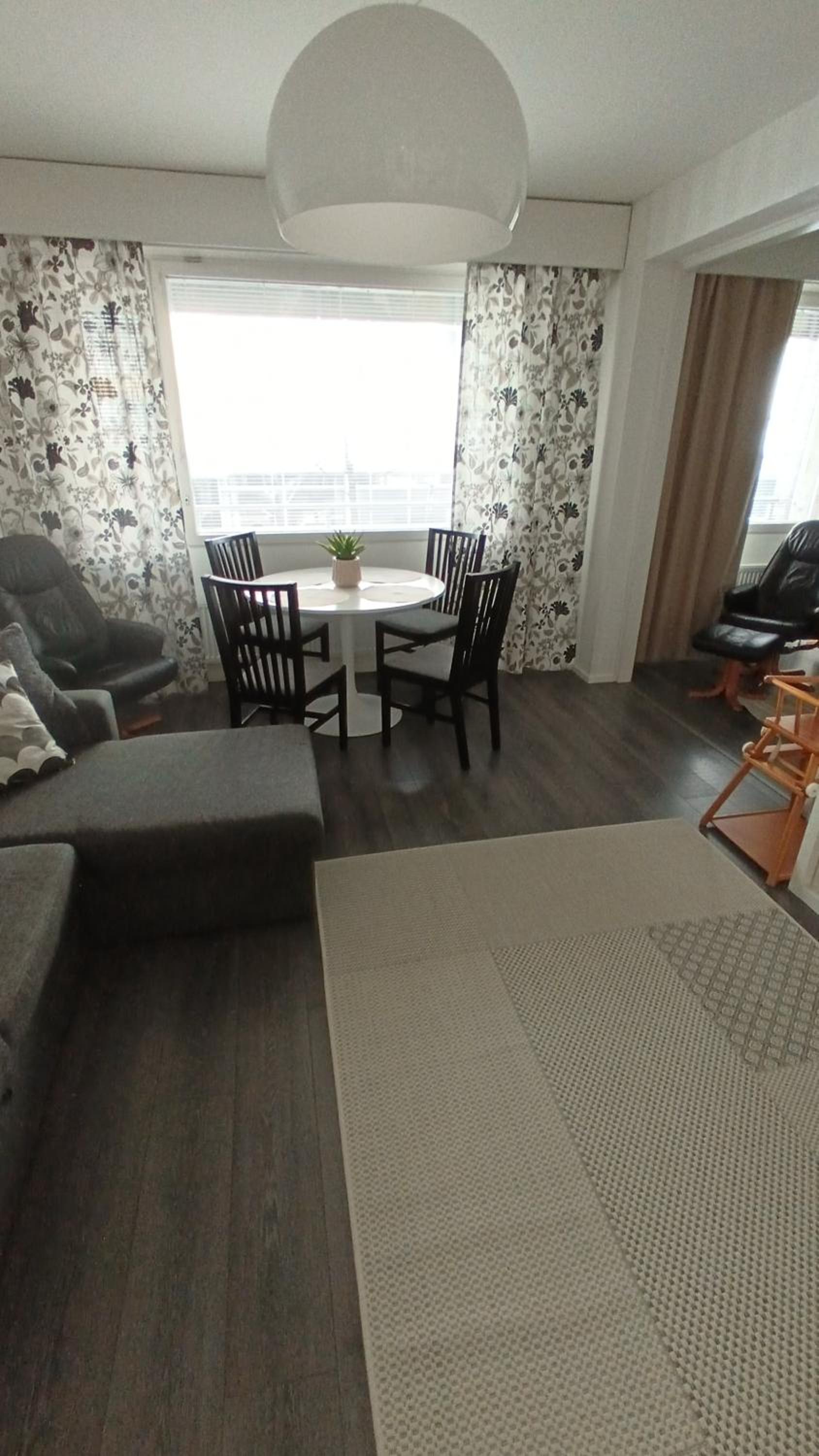 Modern Central Flat- Arrive Late, Leave Late