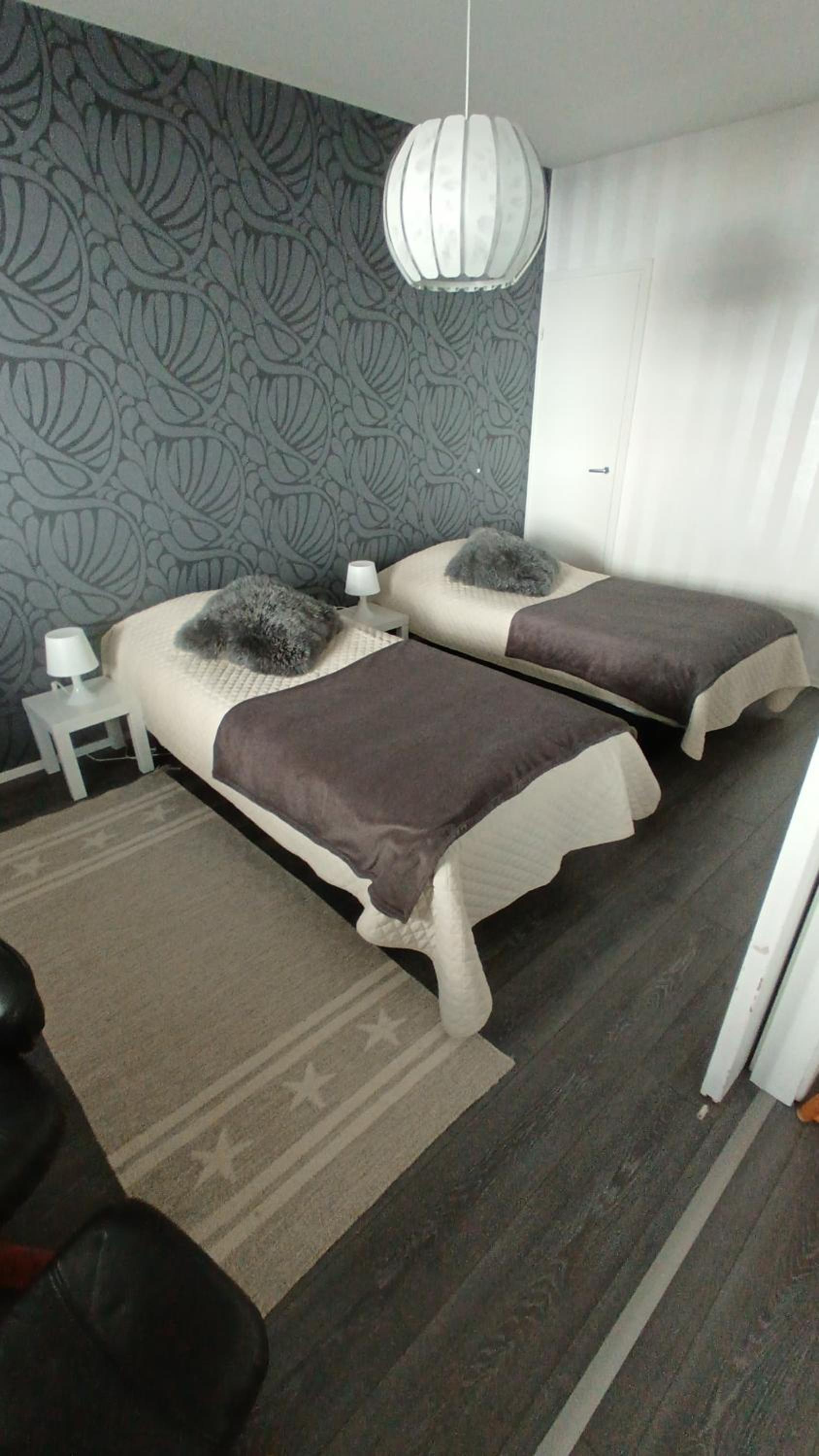 Modern Central Flat- Arrive Late, Leave Late