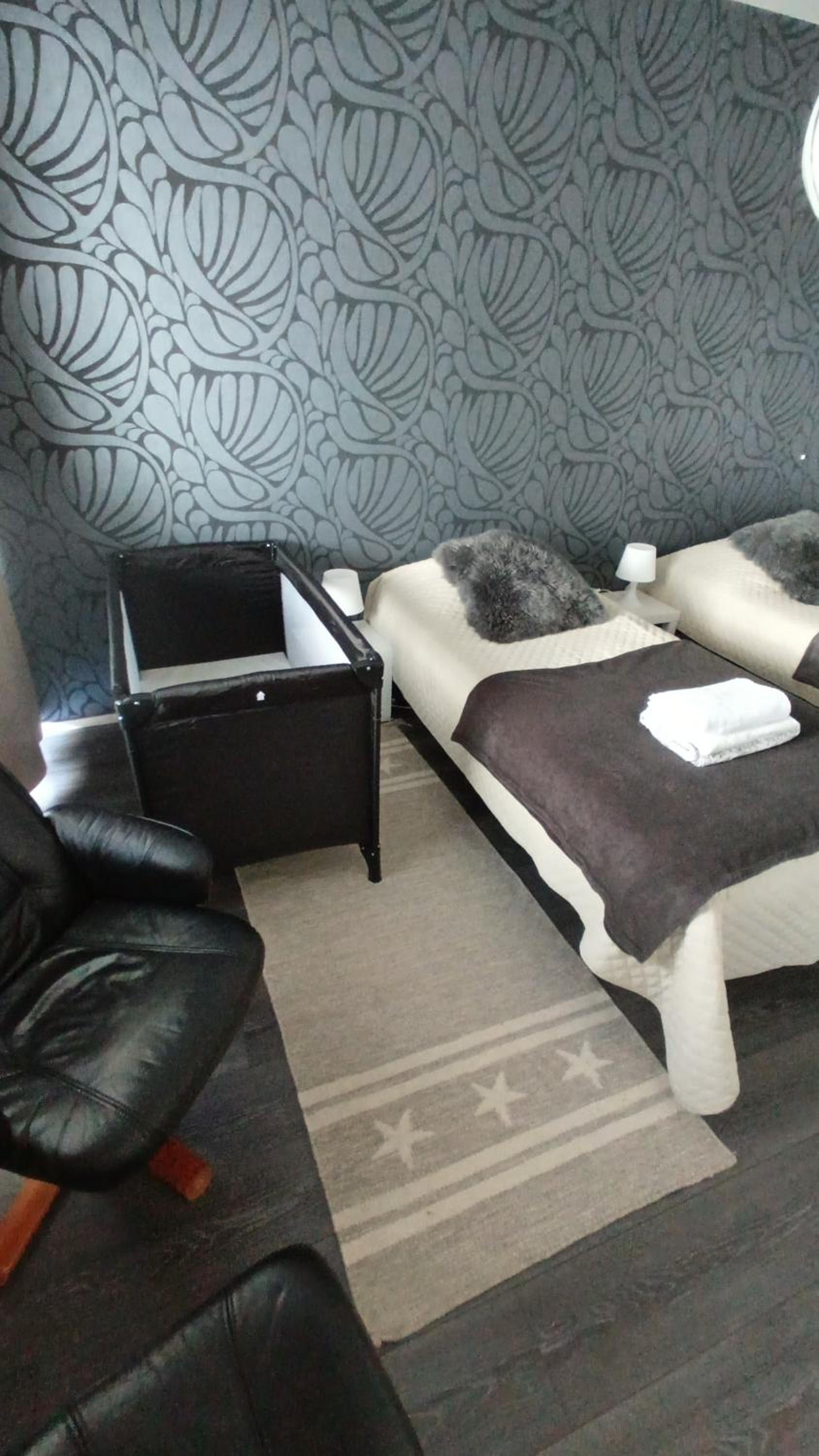 Modern Central Flat- Arrive Late, Leave Late