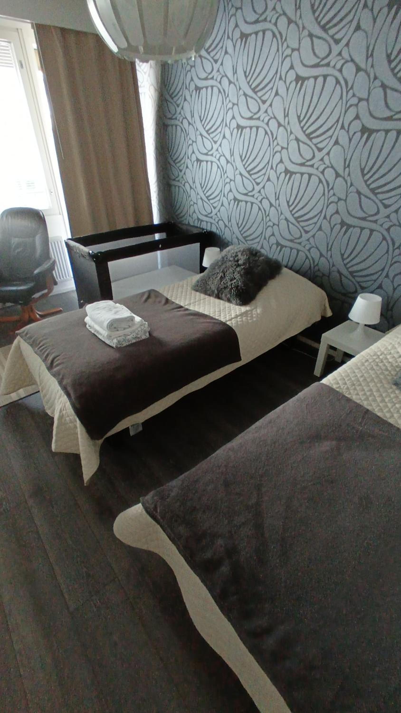 Modern Central Flat- Arrive Late, Leave Late