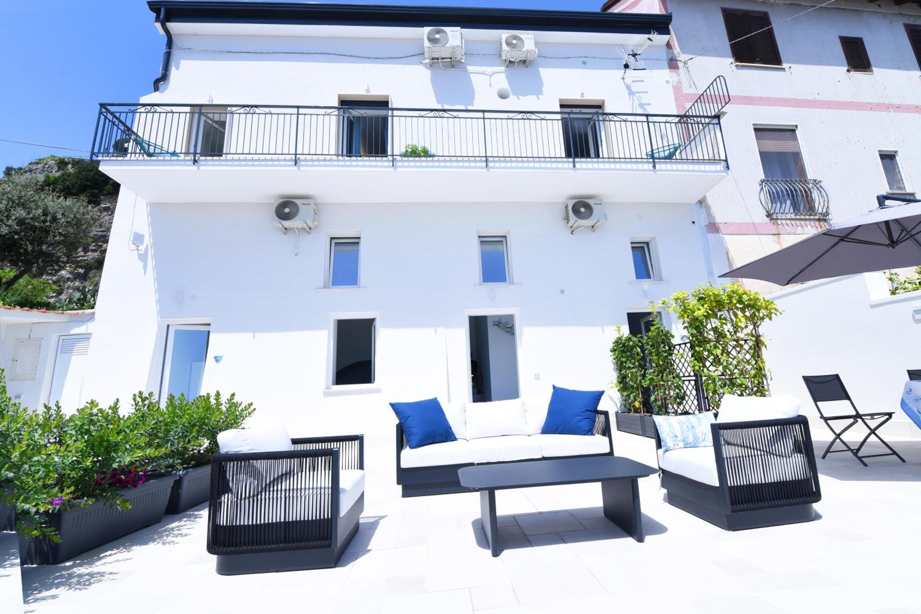 Blue View Luxury Rooms photo 2