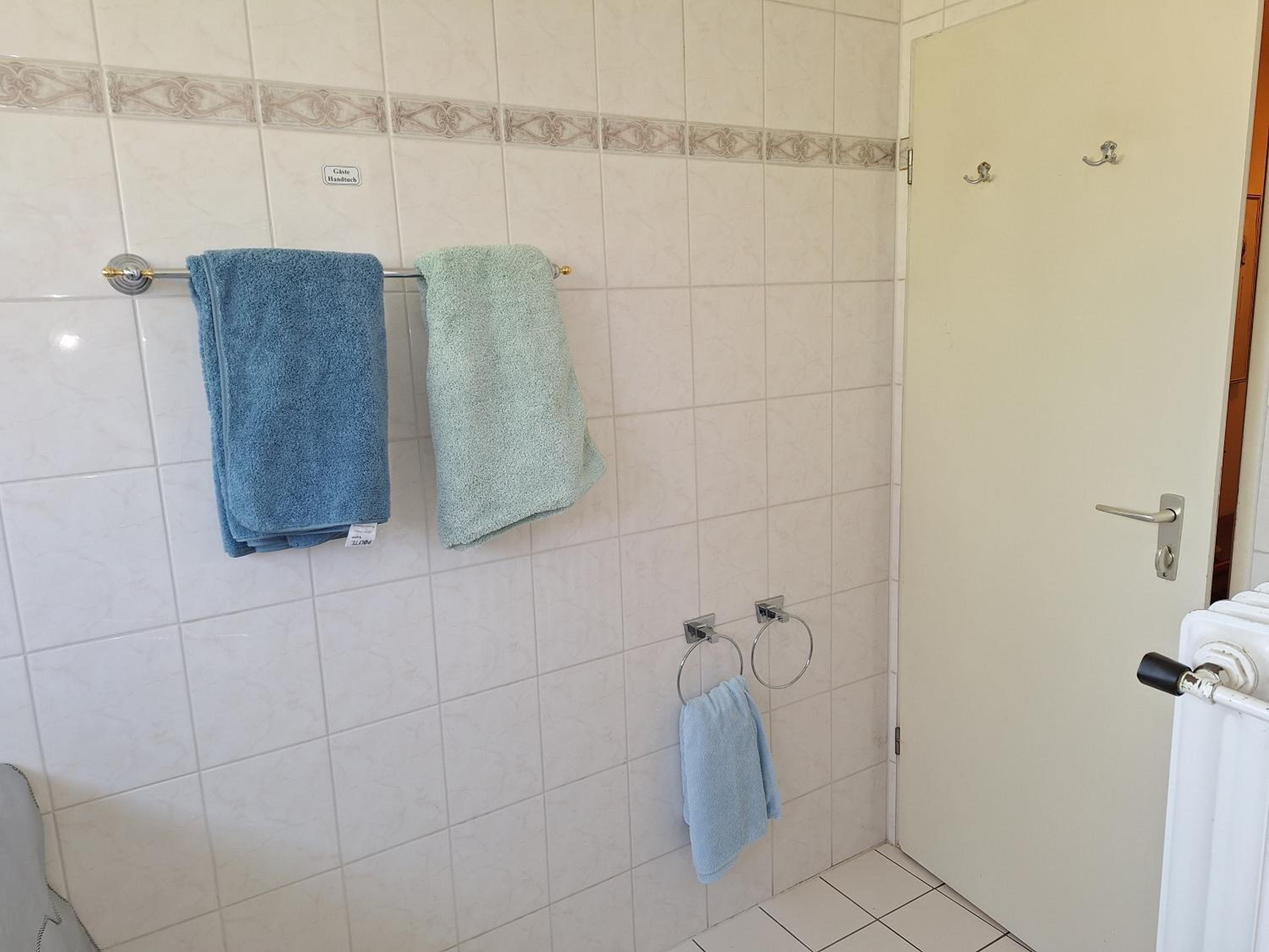 Nichtraucher-Zimmer, Privatunterkunft, mit Sonnenaufgang, Kühlschrank, Ventilator und ruhiger Innenhof Obergeschoss bei Koberstein