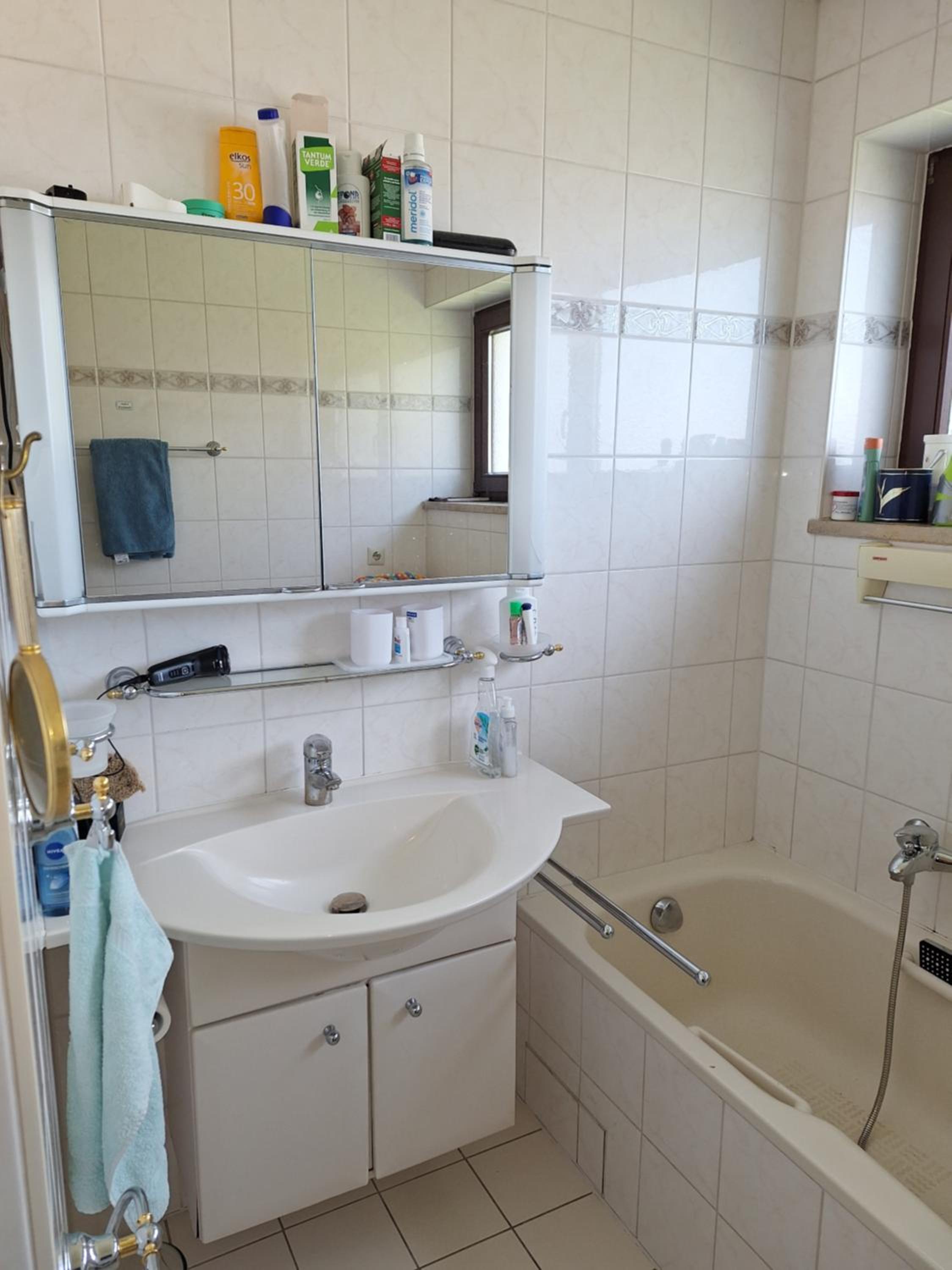 Nichtraucher-Zimmer, Privatunterkunft, mit Sonnenaufgang, Kühlschrank, Ventilator und ruhiger Innenhof Obergeschoss bei Koberstein