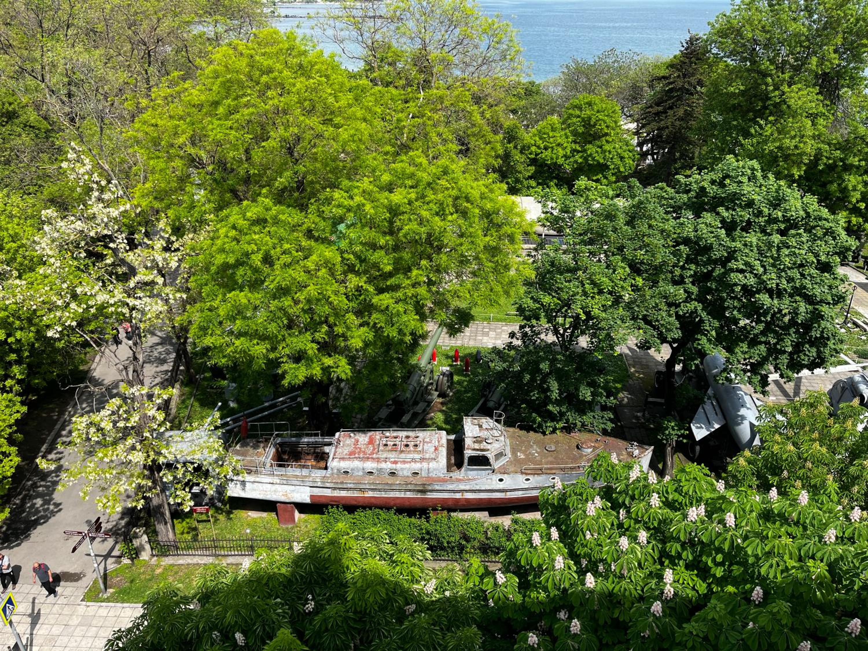 Glarus Apartment with Infinity Sea View
