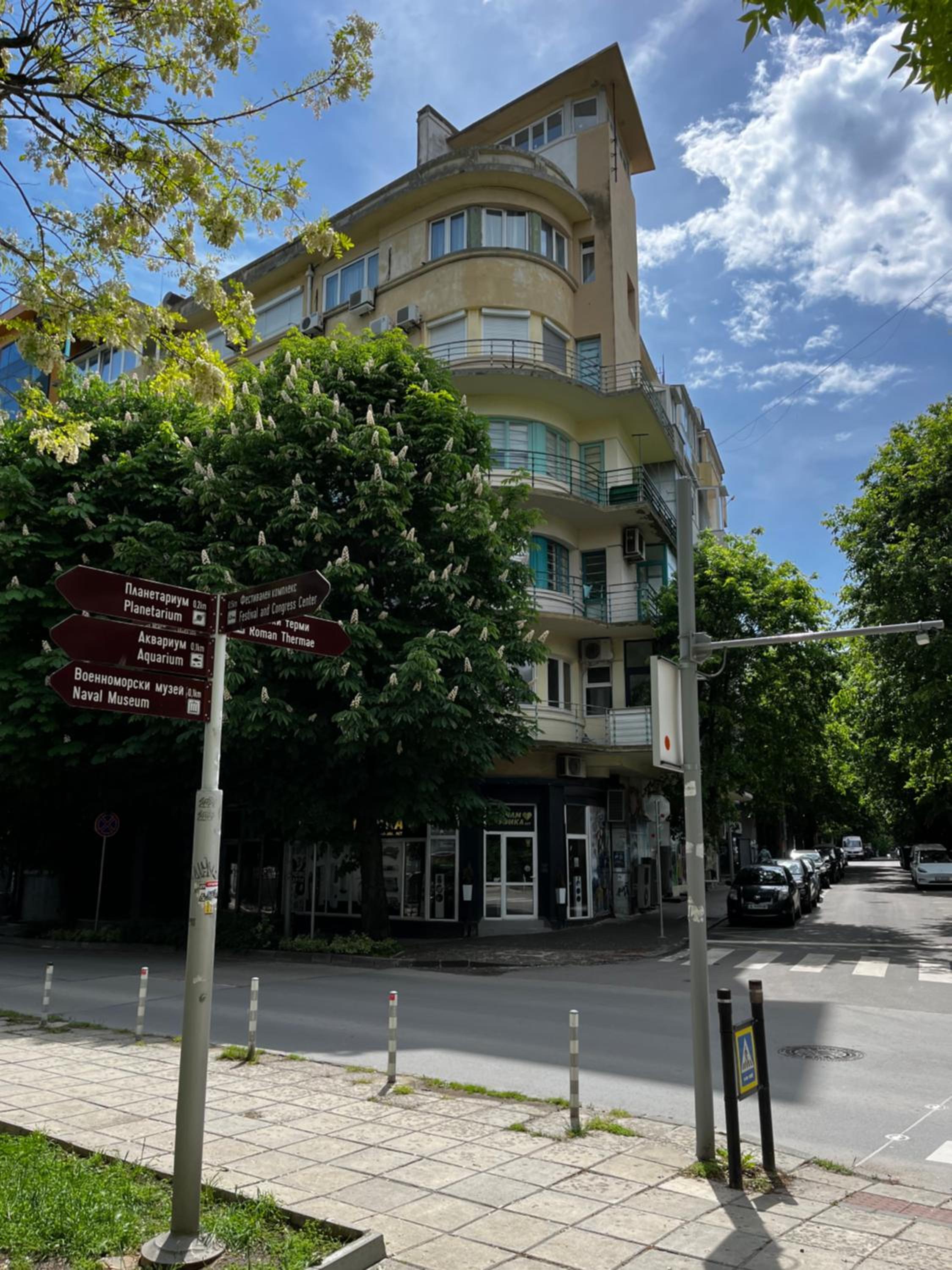 Glarus Apartment with Infinity Sea View