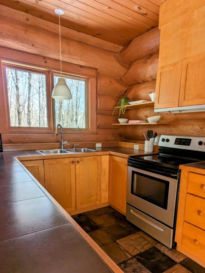 Cote Nord Tremblant Chalet Barrie
