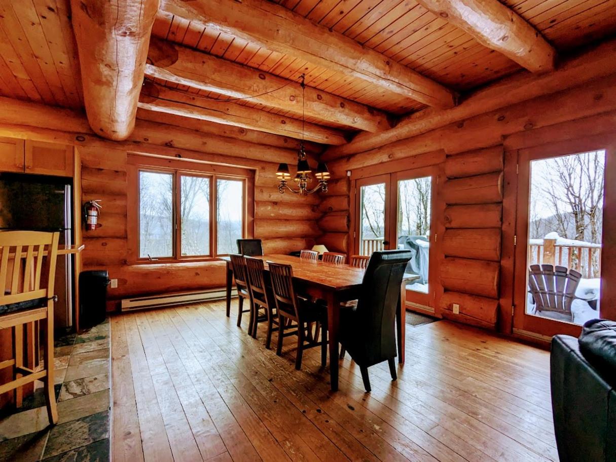 Cote Nord Tremblant Chalet Barrie