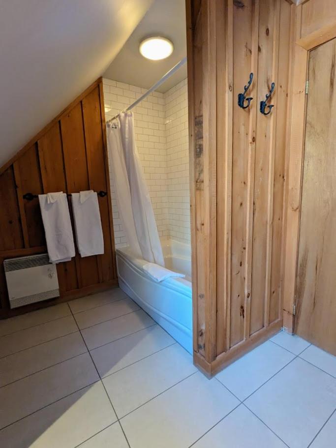 Cote Nord Tremblant Chalet Barrie