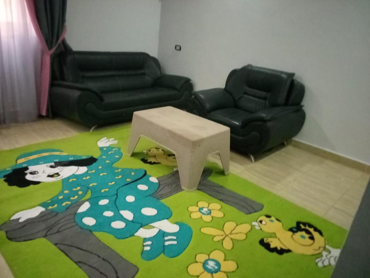 Gleem Plaza House