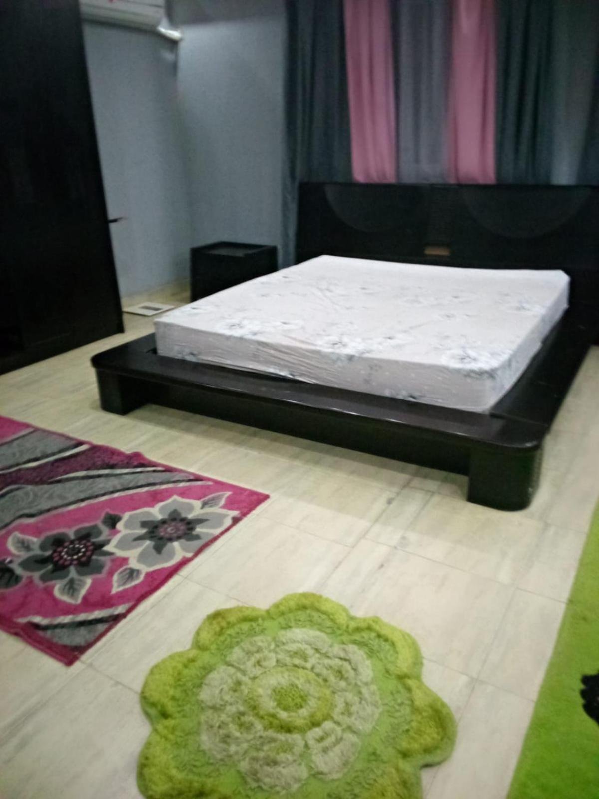 Gleem Plaza House