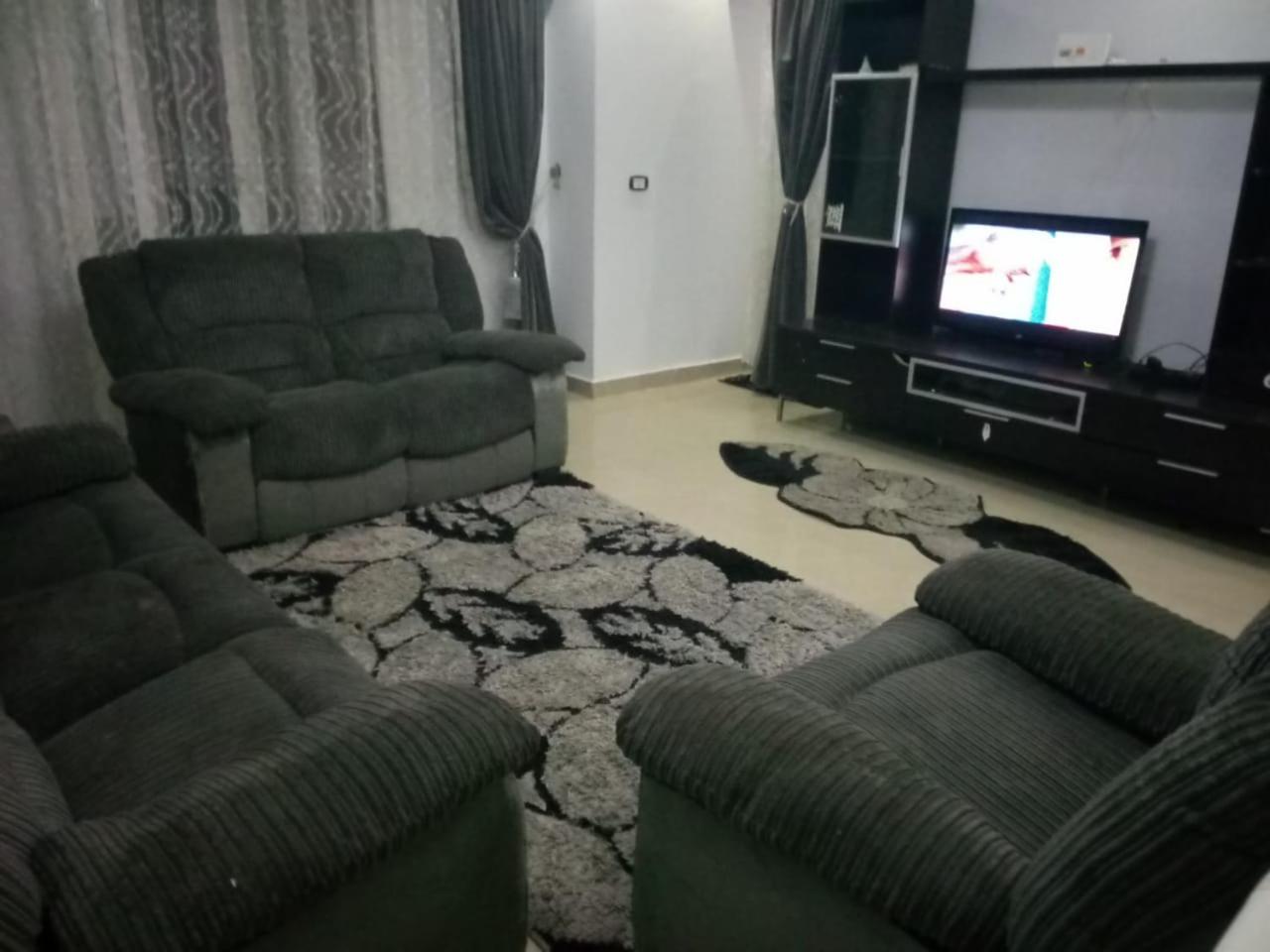 Gleem Plaza House