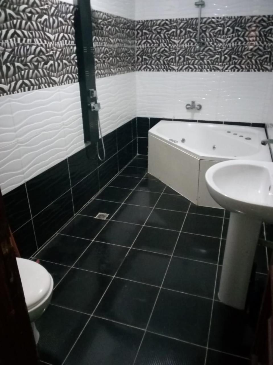 Gleem Plaza House