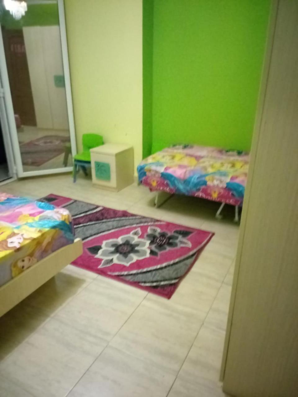 Gleem Plaza House