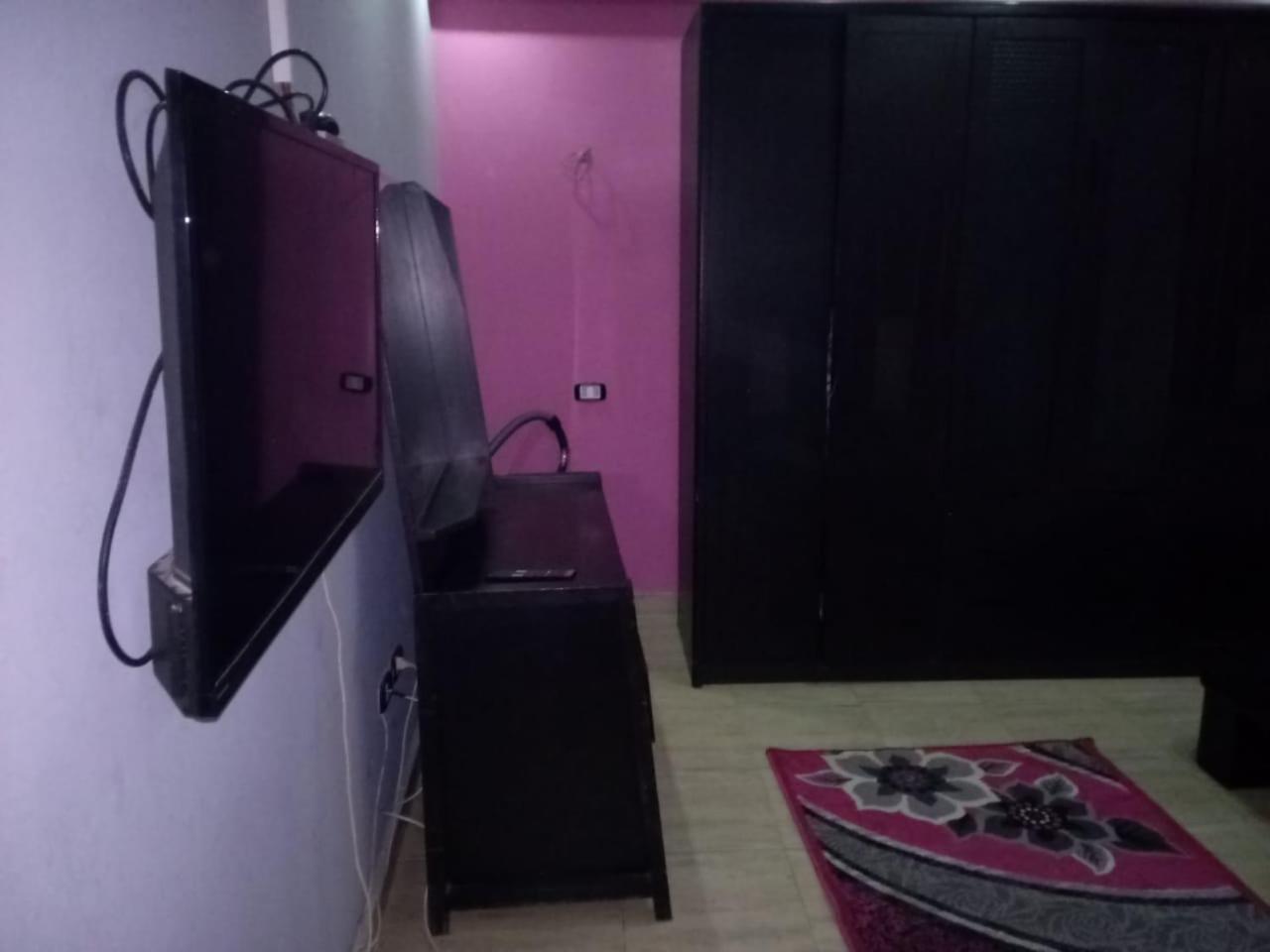 Gleem Plaza House