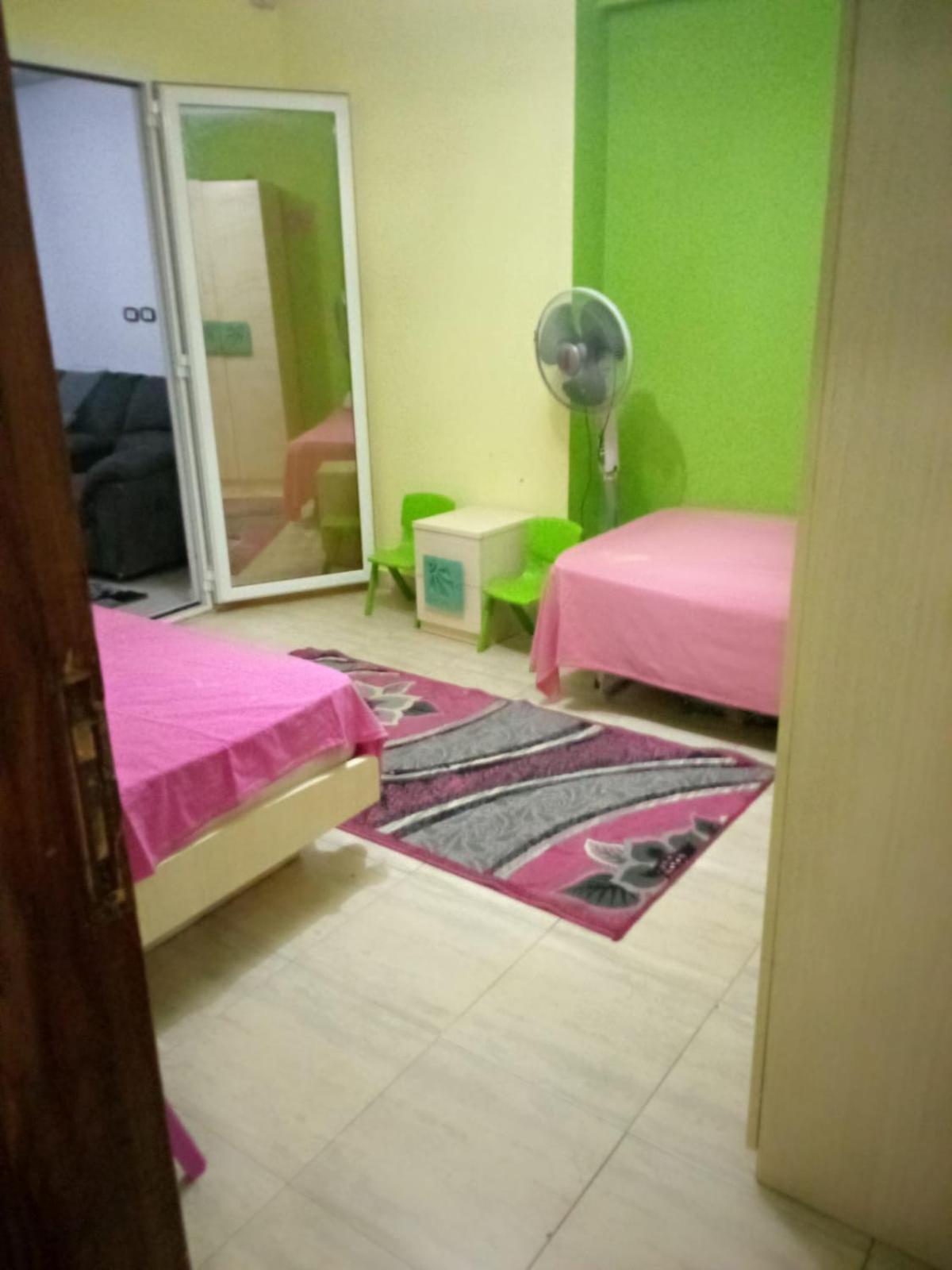 Gleem Plaza House
